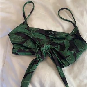 NWT✨ Pretty Little Thing Green Palm Bikini Top